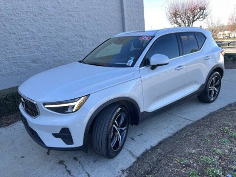 2025 Volvo XC40 B5 Core Bright Theme