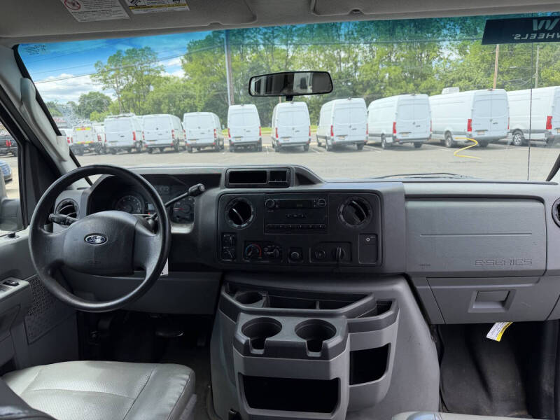 2012 Ford E-Series E-350 SD XL