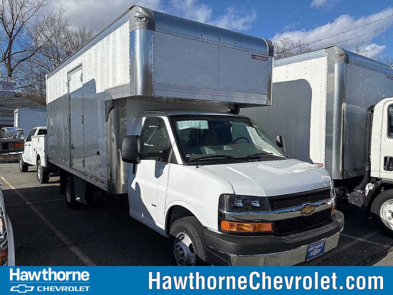2024 Chevrolet Express Cutaway Base's photo