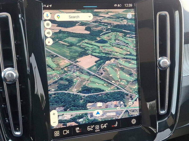 2024 Volvo XC40 B5 Plus Dark Theme