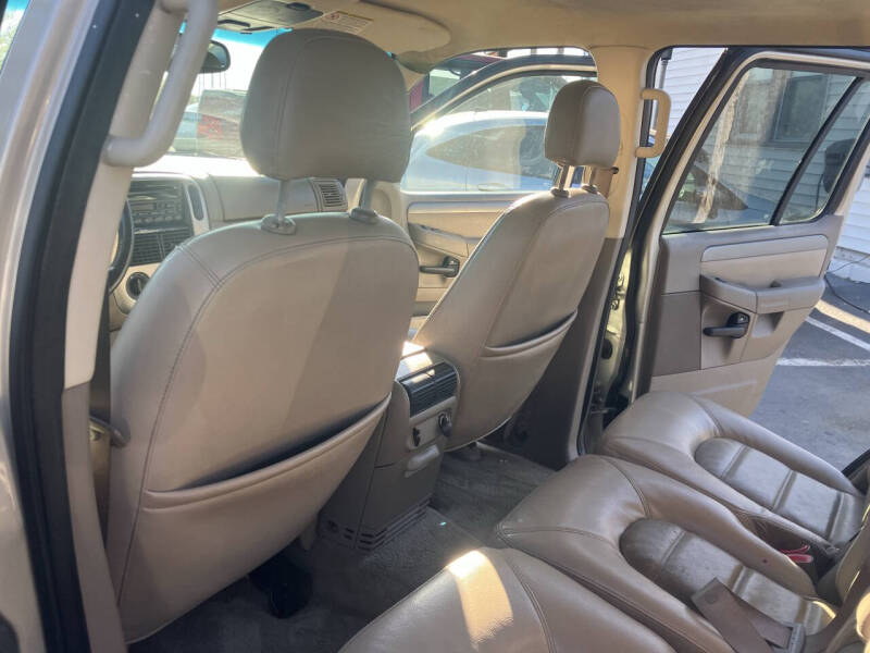 2004 Ford Explorer XLT