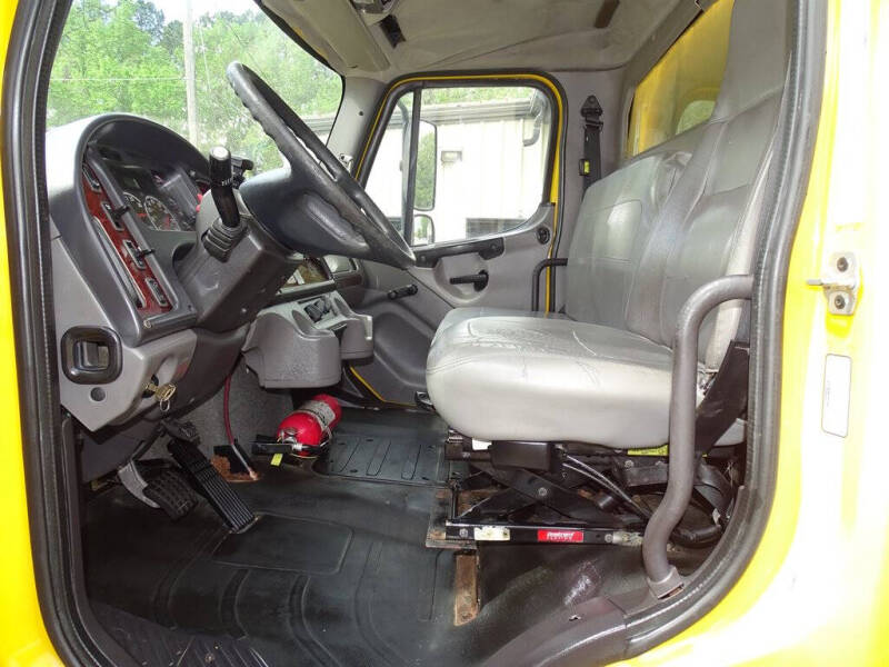2014 Freightliner M2 106