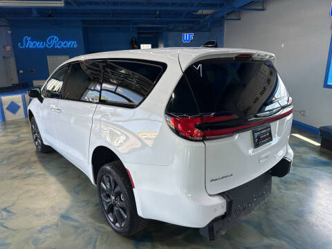 2024 Chrysler Pacifica Touring