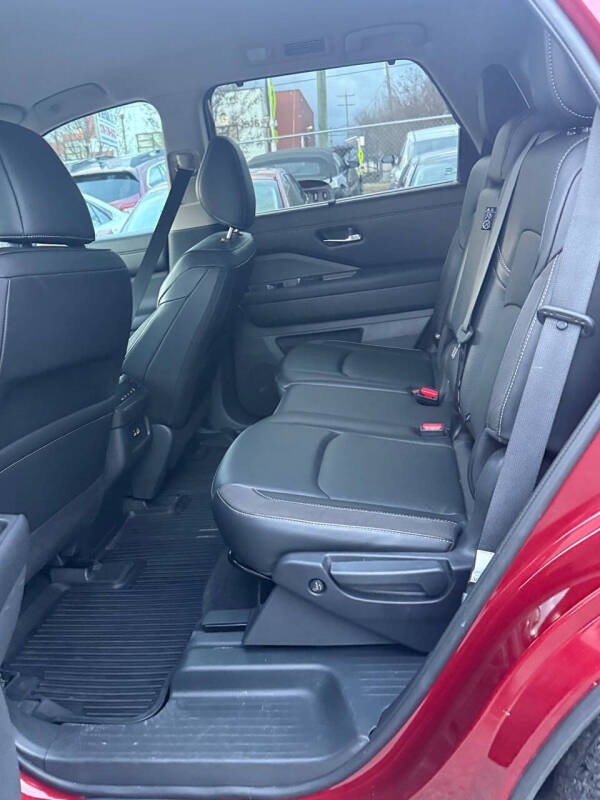 2023 Nissan Pathfinder SL