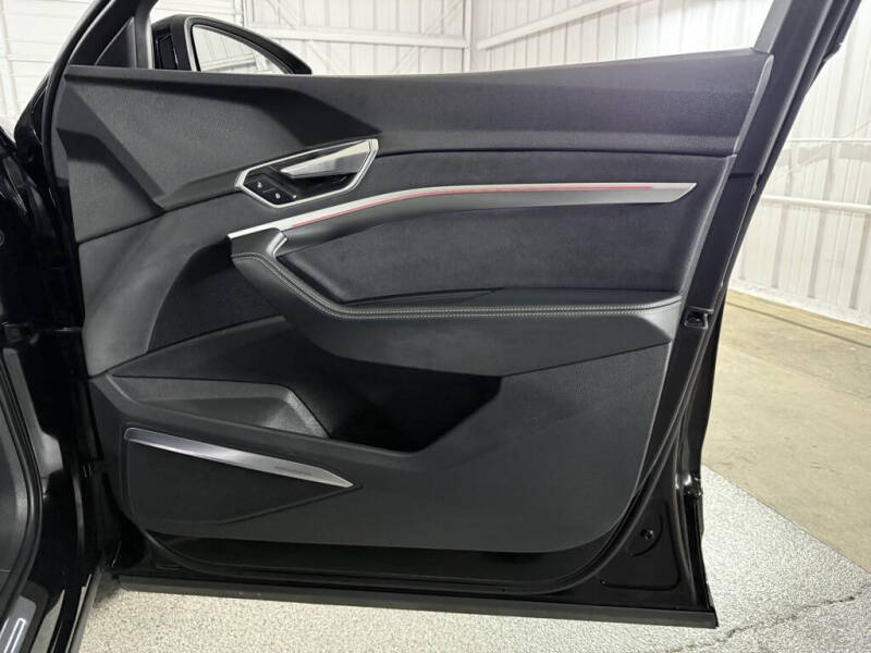 2022 Audi e-tron S quattro Premium Plus