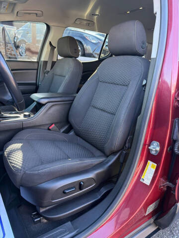 2017 GMC Acadia SLE-2