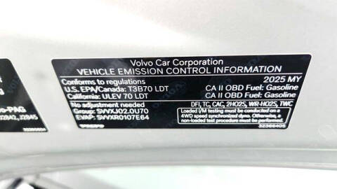 2025 Volvo XC40 B5 Plus Bright Theme
