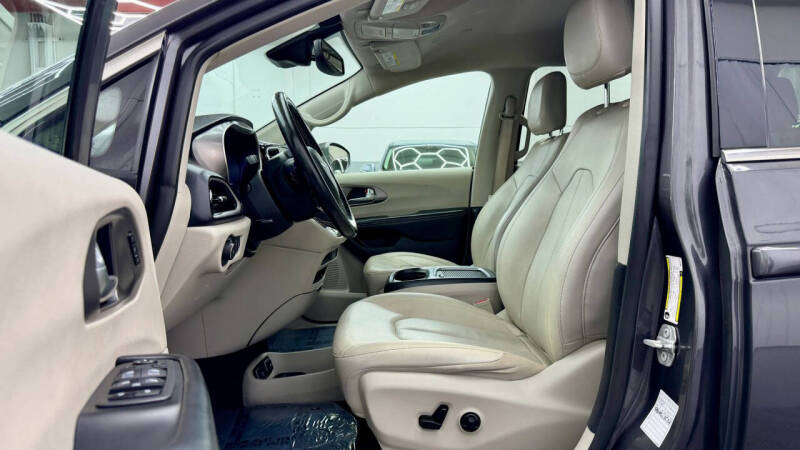 2021 Chrysler Pacifica Touring L