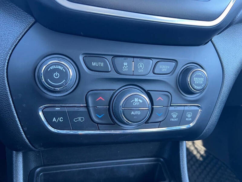Used 2022 Jeep Cherokee Trailhawk with VIN 1C4PJMBX1ND507891 for sale in Wood River, IL