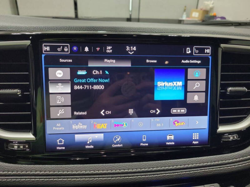 2026 Chrysler Pacifica Select