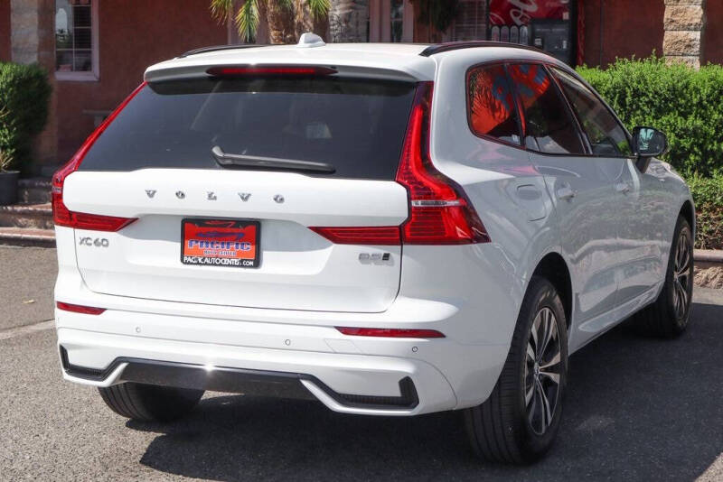 2024 Volvo XC60 B5 Core Dark Theme