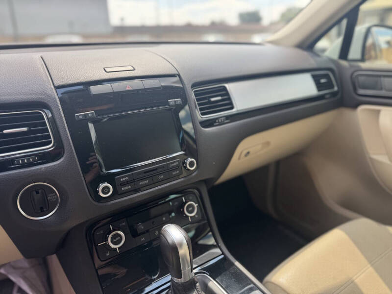 2014 Volkswagen Touareg V6 Lux