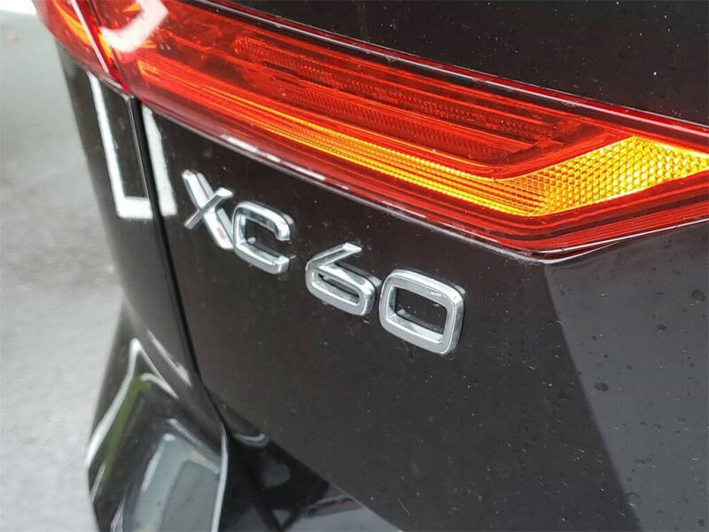 2025 Volvo XC60 B5 Plus Dark Theme