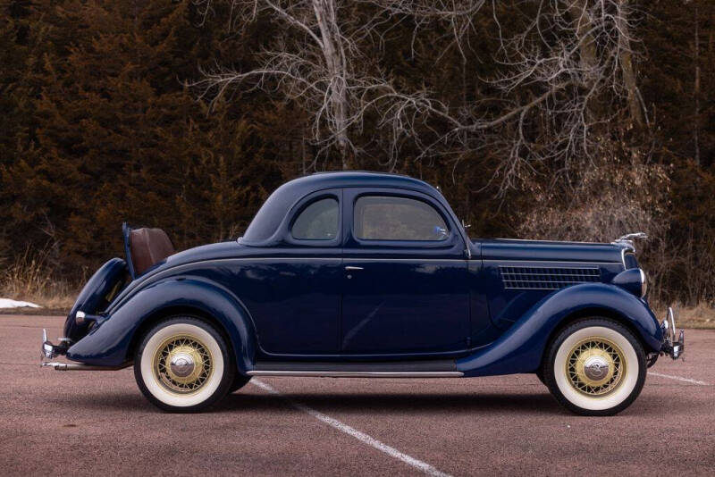 1935 Ford Deluxe
