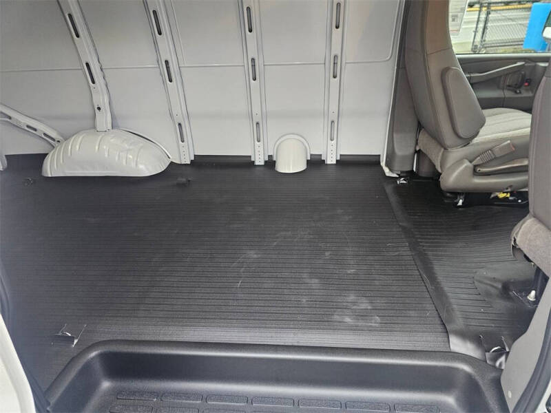 2025 Chevrolet Express 3500