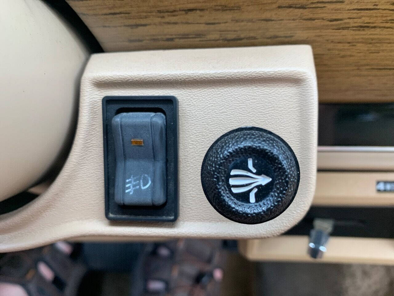 1989 Jeep Grand Wagoneer 26