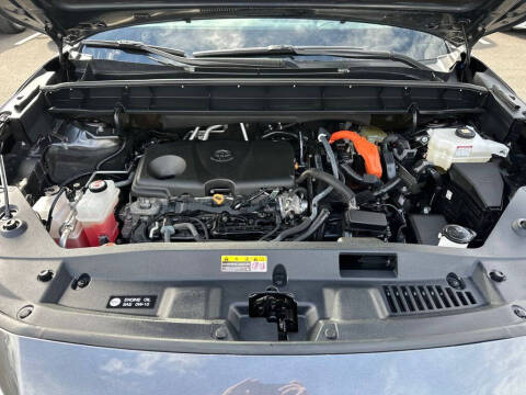 2022 Toyota Highlander Hybrid XLE
