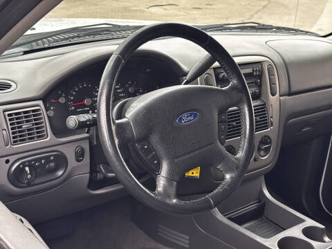 2004 Ford Explorer XLT