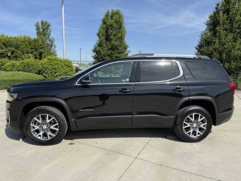2023 GMC Acadia SLT