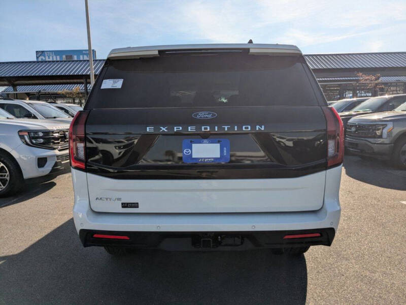 2025 Ford Expedition Active