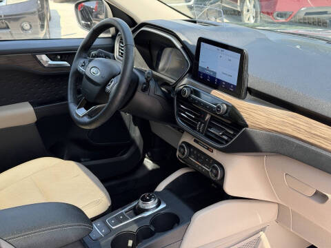 2020 Ford Escape Titanium