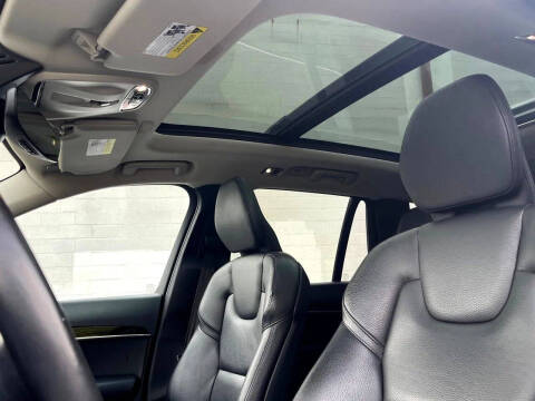 2019 Volvo XC90 T6 Momentum