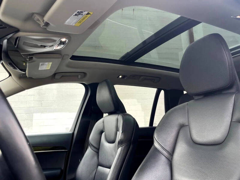 2019 Volvo XC90 T6 Momentum