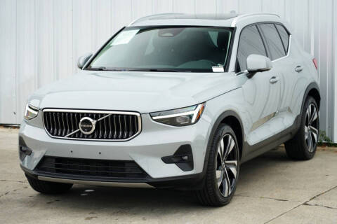 2024 Volvo XC40 B5 Plus Bright Theme