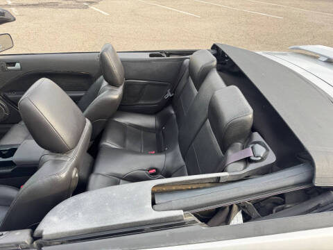 2005 Ford Mustang V6 Deluxe