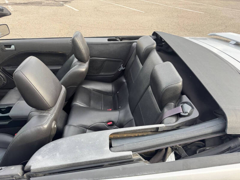 2005 Ford Mustang V6 Deluxe