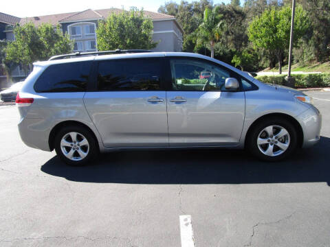 2012 Toyota Sienna LE 8-Passenger