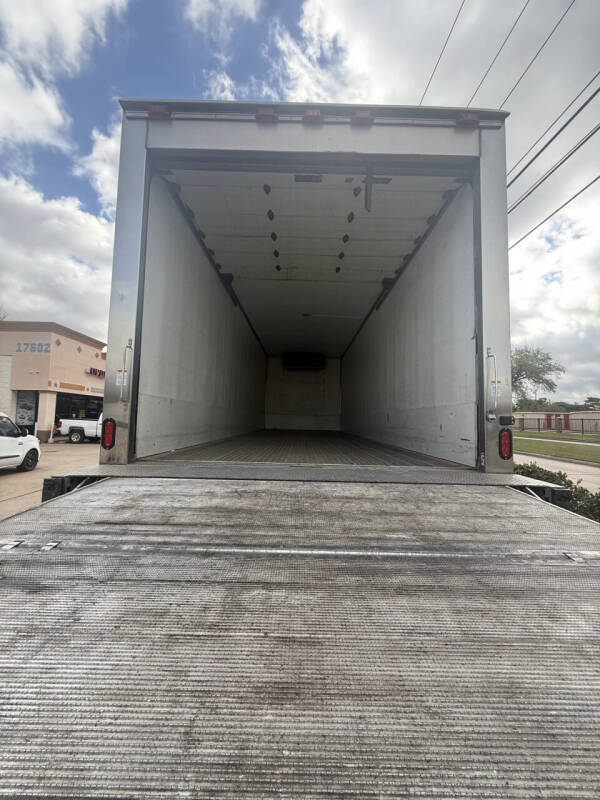 2019 Freightliner M2 106