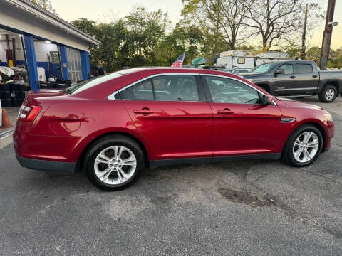 2015 Ford Taurus SEL