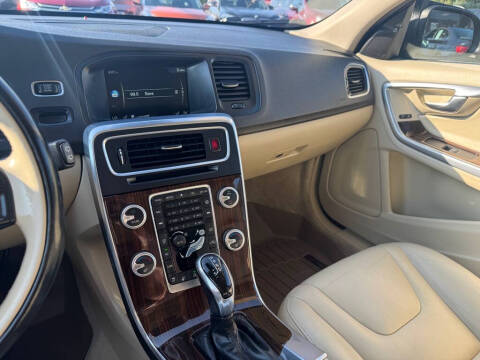 2015 Volvo V60 T5 Drive-E Platinum