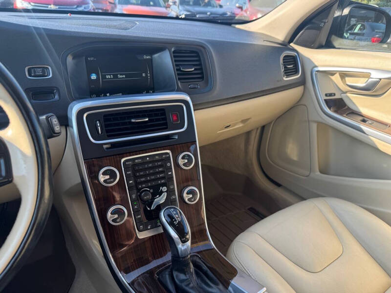 2015 Volvo V60 T5 Drive-E Platinum