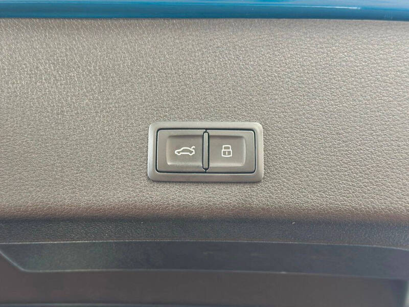 2019 Audi e-tron quattro Prestige