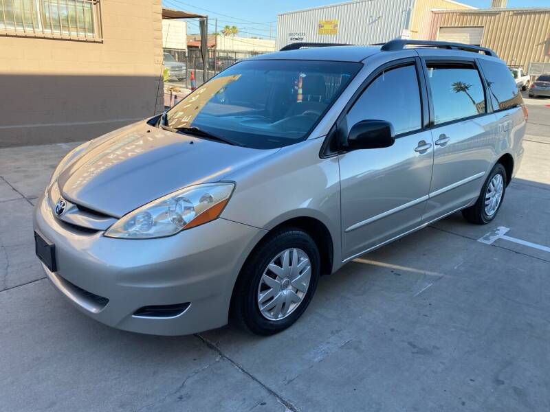 2007 Toyota Sienna for sale at CONTRACT AUTOMOTIVE in Las Vegas NV