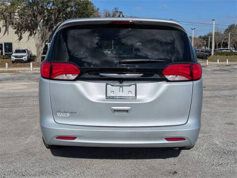 2022 Chrysler Voyager LX