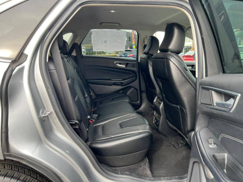 2022 Ford Edge Titanium