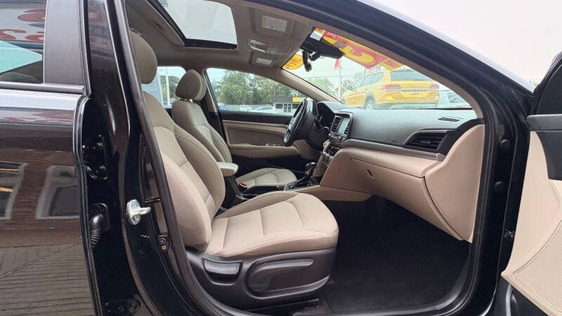 2019 Hyundai Elantra SE