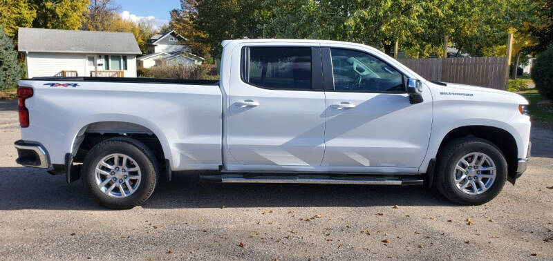 Used 2022 Chevrolet Silverado 1500 Limited LT with VIN 3GCUYDED4NG201450 for sale in Milbank, SD