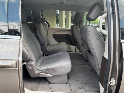 2017 Chrysler Pacifica Touring-L