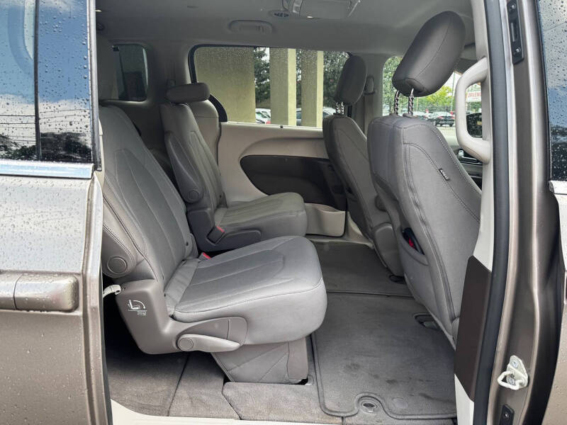 2017 Chrysler Pacifica Touring-L