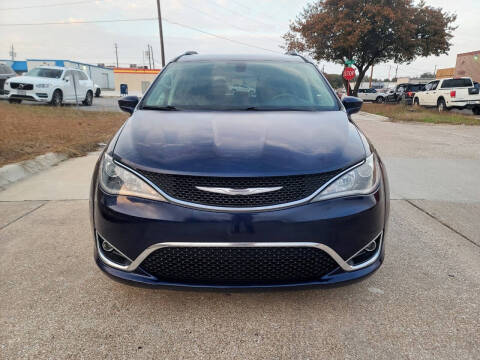 2017 Chrysler Pacifica Touring-L Plus