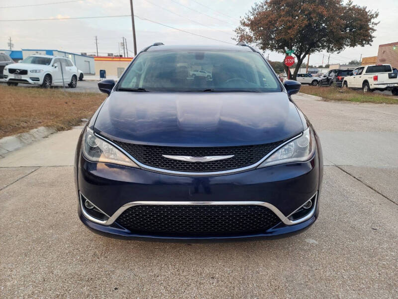 2017 Chrysler Pacifica Touring-L Plus