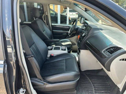 2016 Chrysler Town and Country Touring