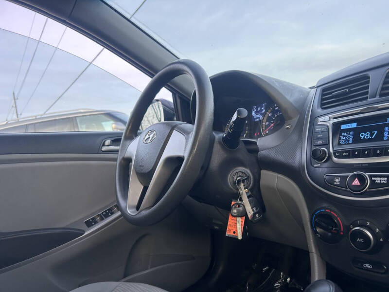 2017 Hyundai Accent SE