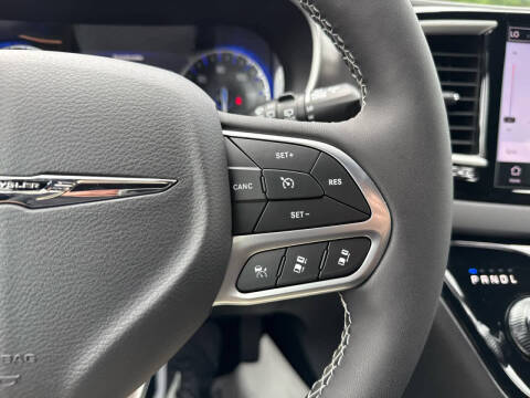 2026 Chrysler Voyager LX