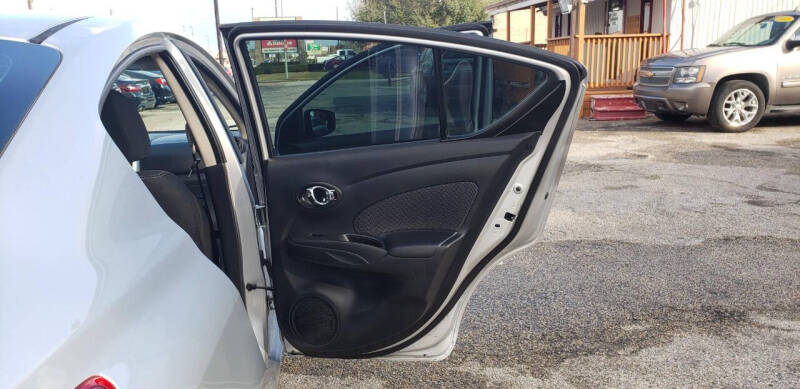 2015 Nissan Versa 1.6 SV