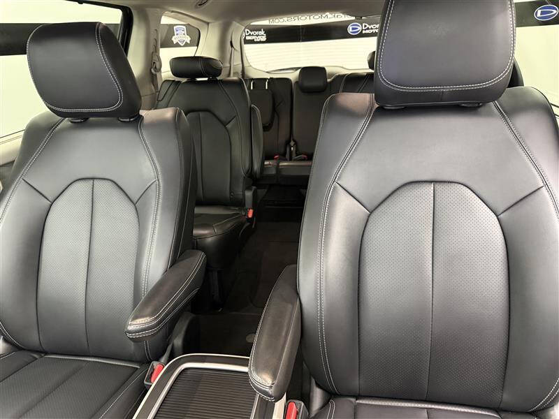 2024 Chrysler Pacifica Touring L